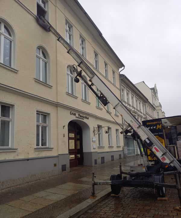 Möbellift in Freiburg im Breisgau für den Firmenumzug 